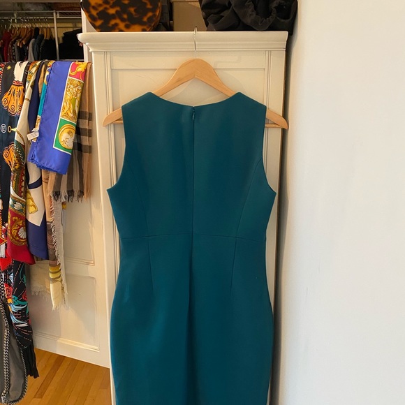 Elie Tahari Women's Tailored V-neck Sleeveless Dress - Picture 5 of 7